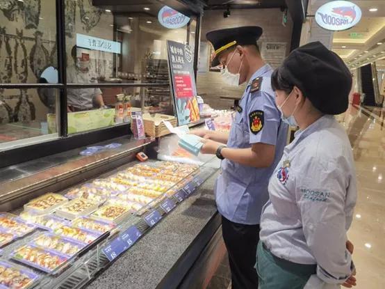 舌尖上的守護(hù)者 上海跑遍全市1.2萬余家單位，筑牢食品安全防線